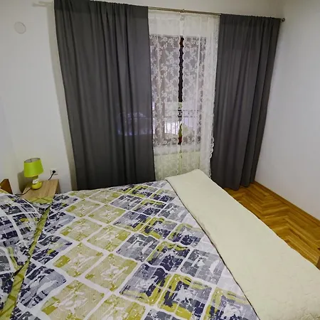 Town Side Apartment *